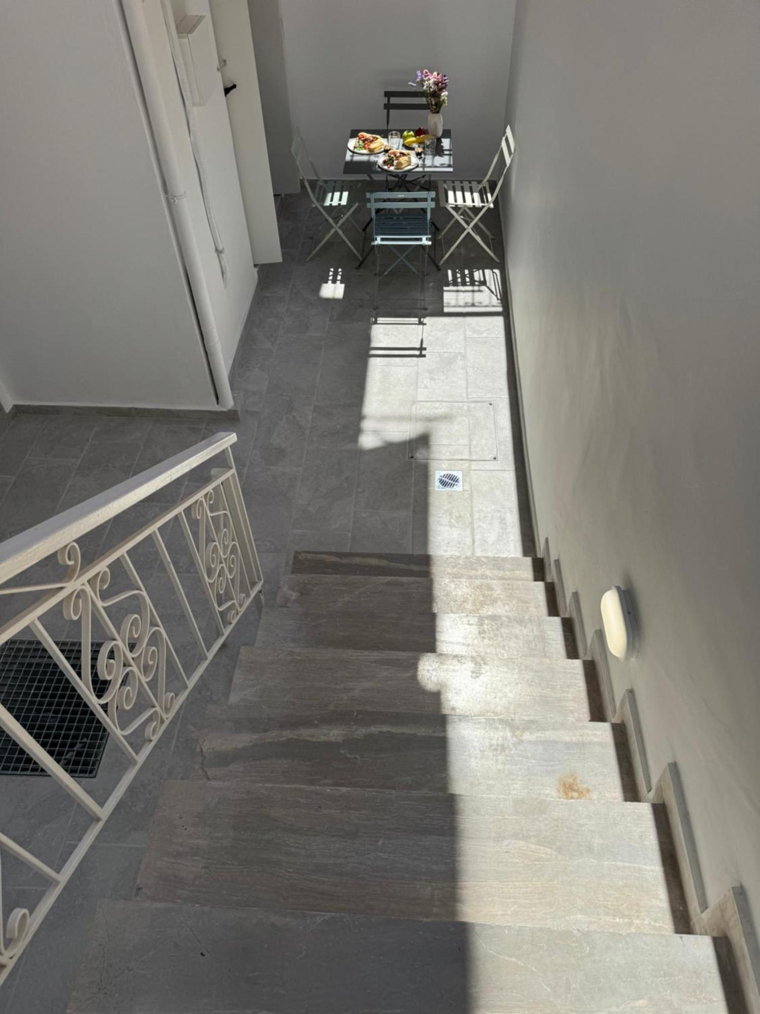 4 Apartment *
