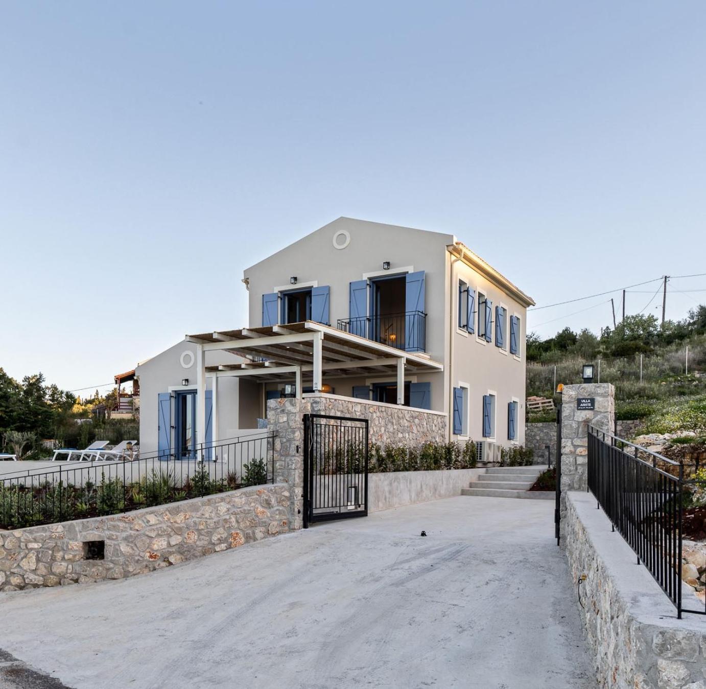 Ariste With Stunning Views Near Fiscardo Villa *