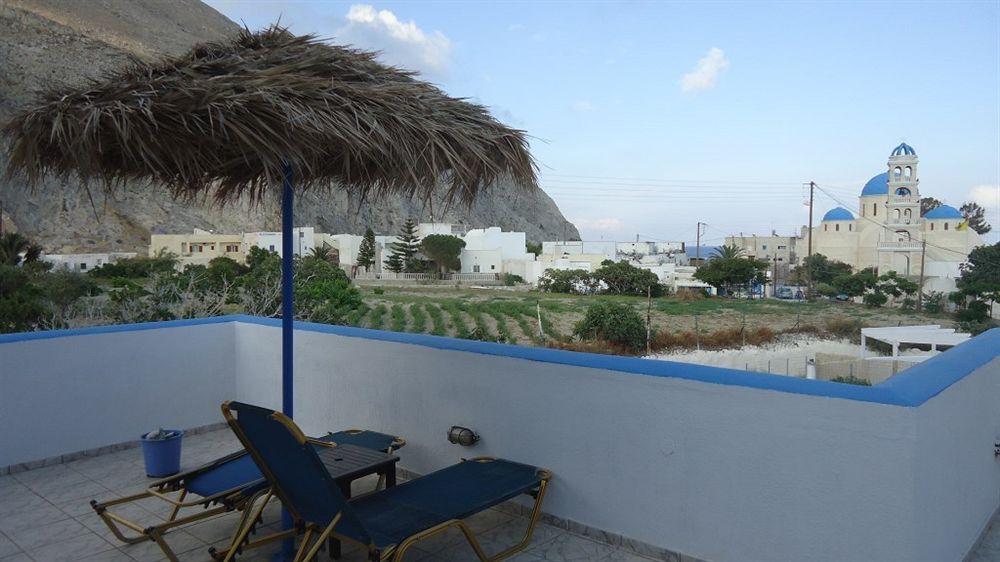 Halaris * Perissa (Santorini)