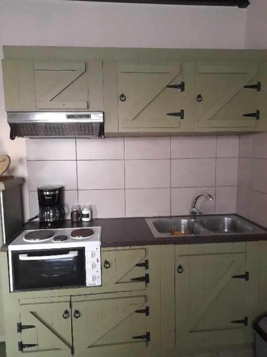 Elia Apartment *