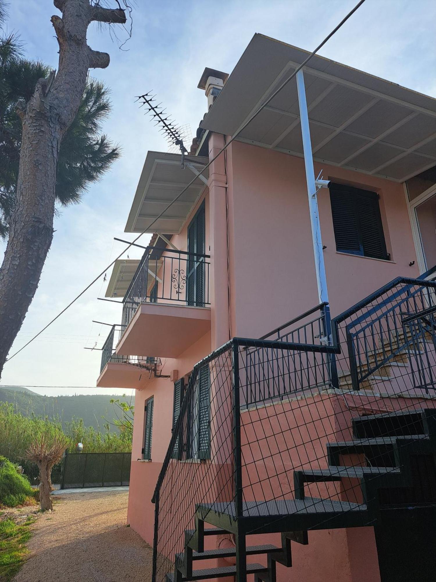 Giorgos House