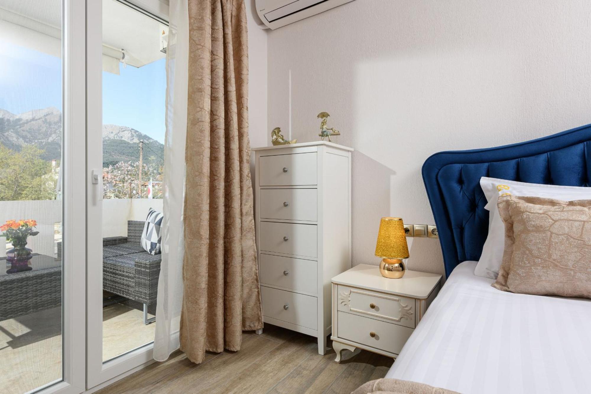 Stratos Deluxe Apartment *