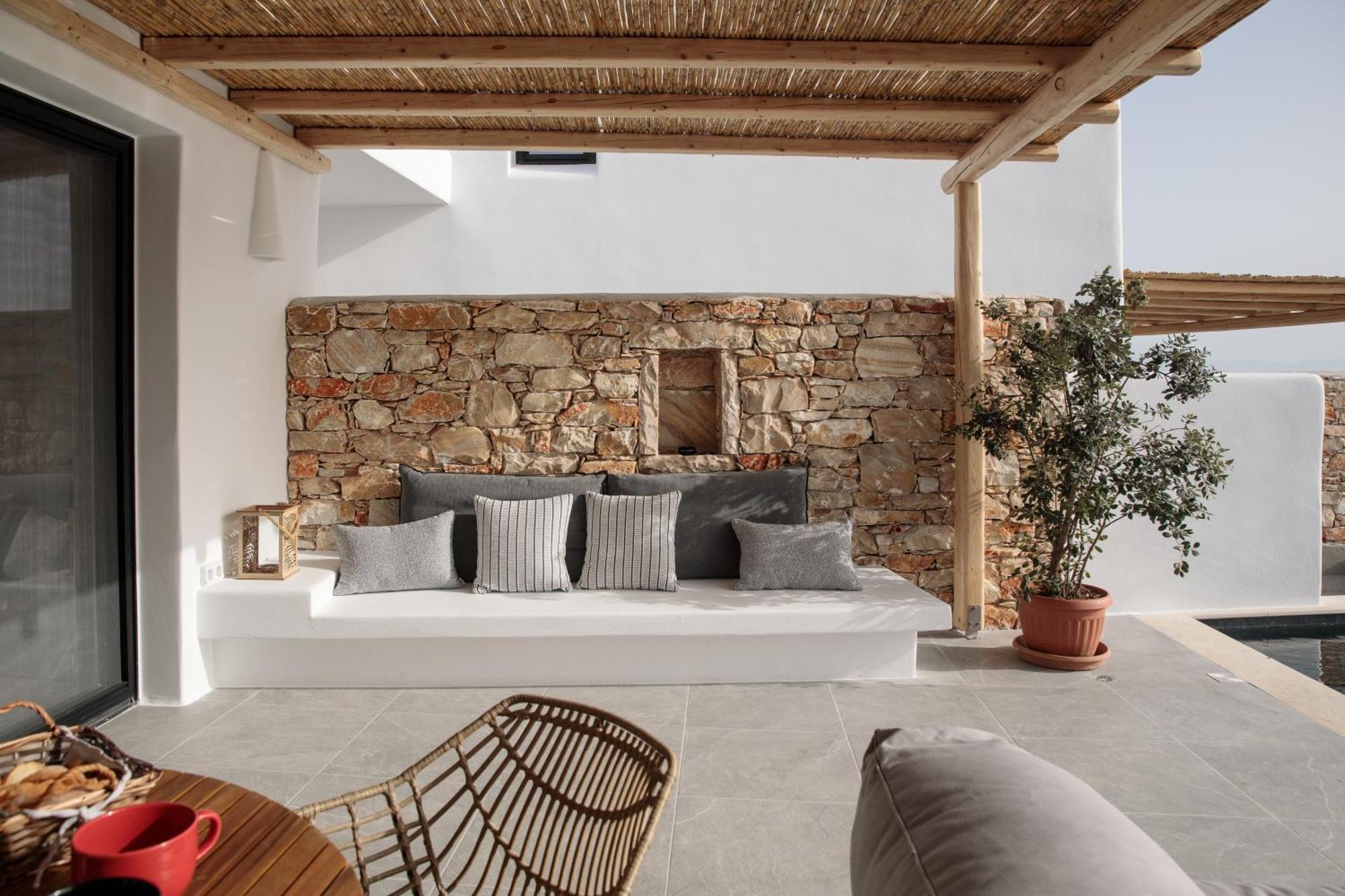 Phoenicia Naxos *