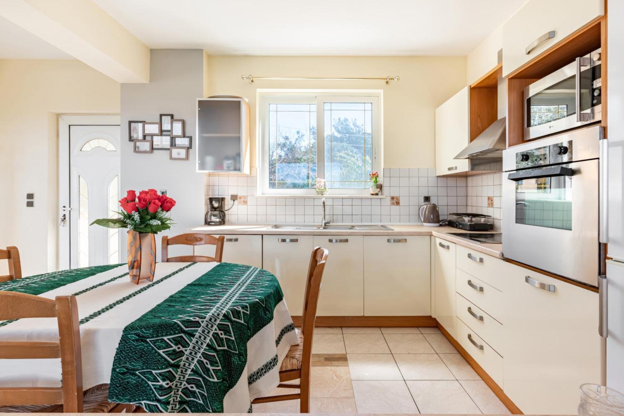 Wonderful In Chania With Private Pool, Panoramic Sea Views & Spacious Interiors * Agios Onoufrios
