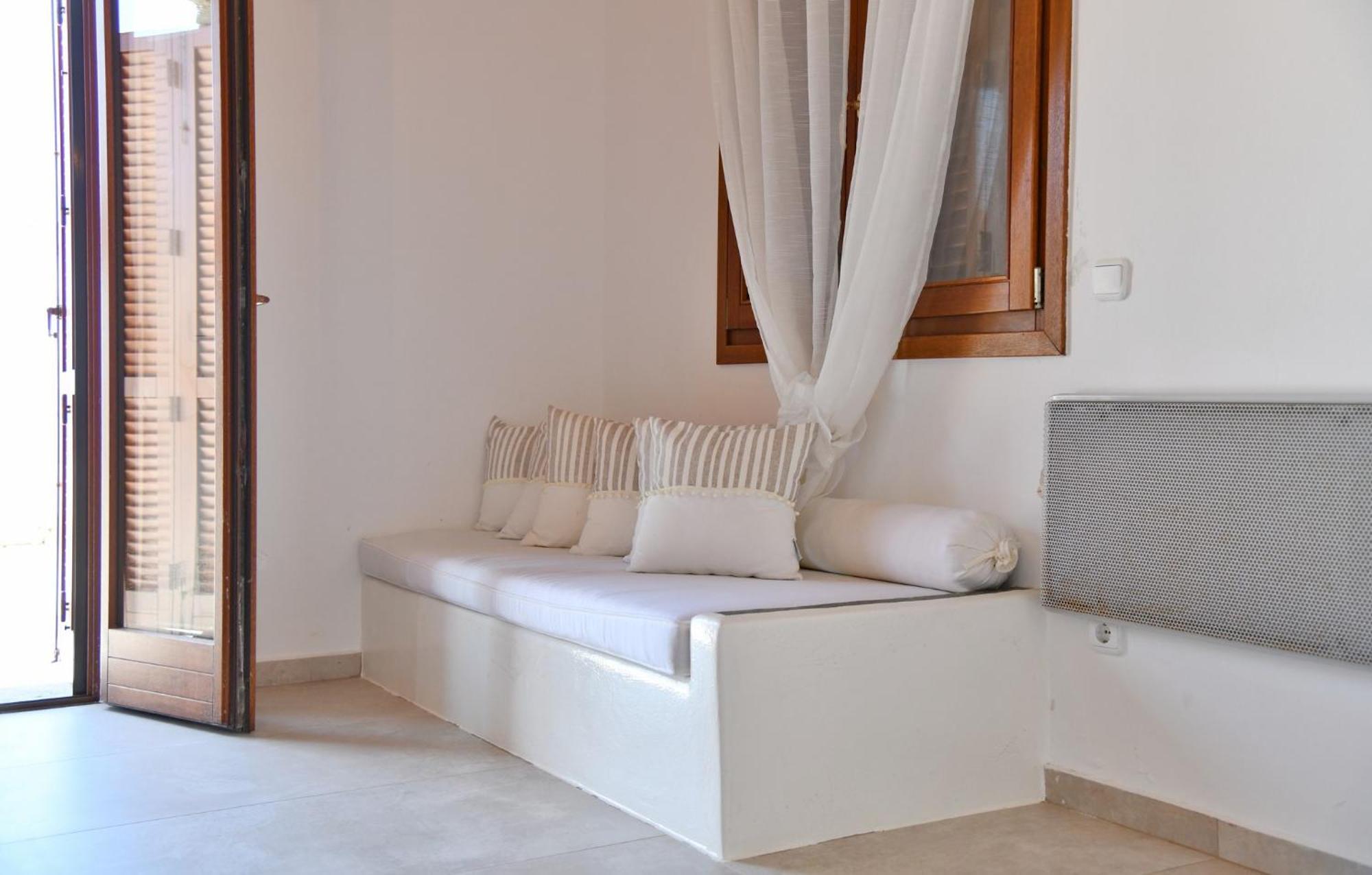 Holiday home Stone With A Sea Water Swimming Pool And A Sea And Sunset View *