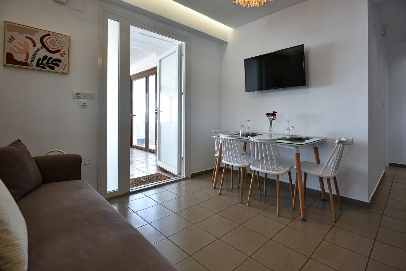Thalassa Apartment *