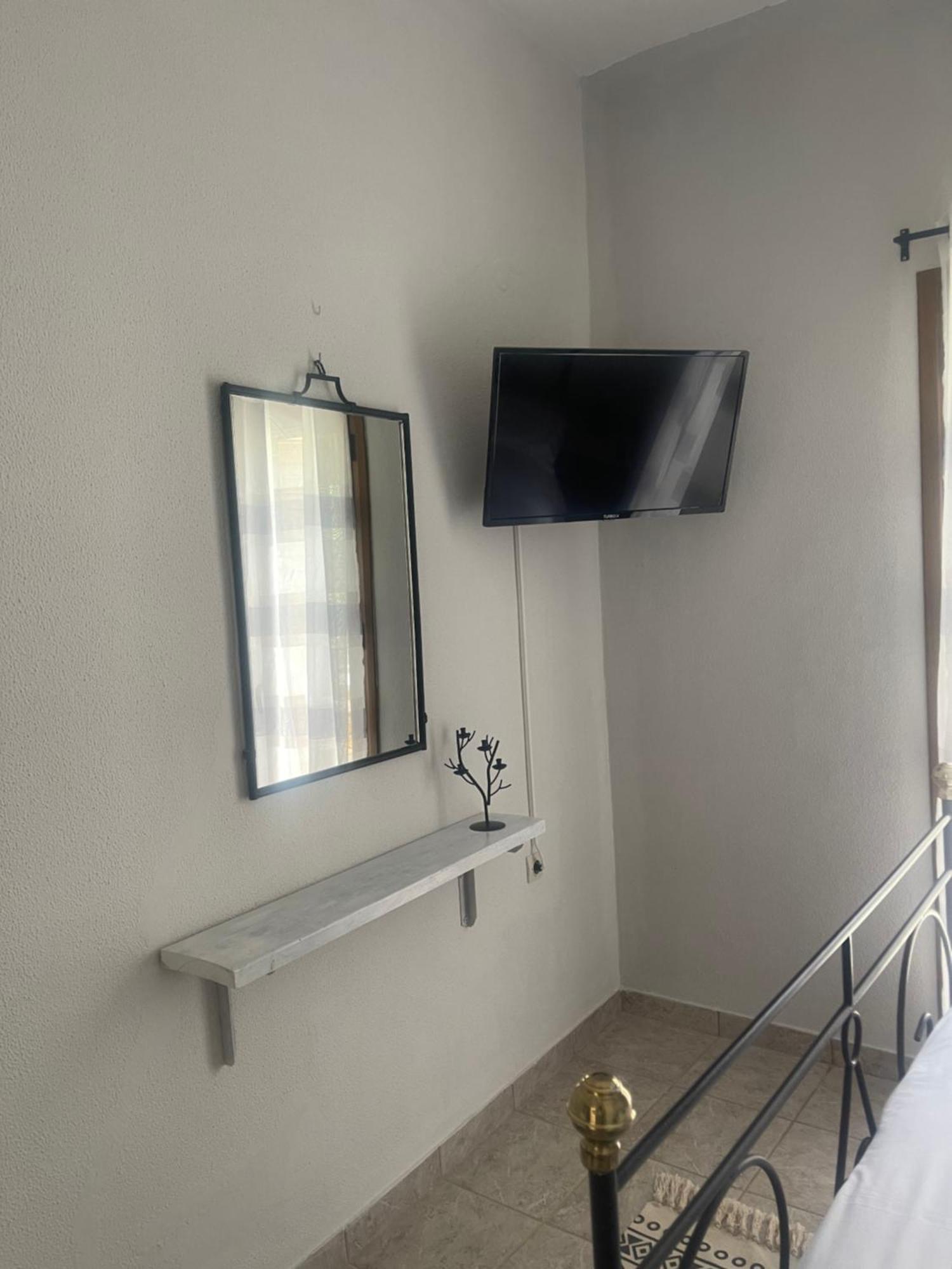 Lithos By The Sea Bed & Breakfast Neo Oitilo