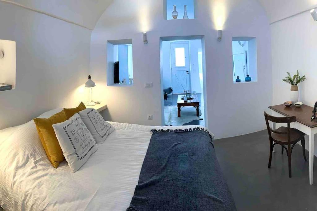 Ammos Santorini Fira (Santorini)