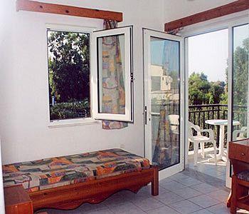 Niriis Aparthotel Kato Daratso