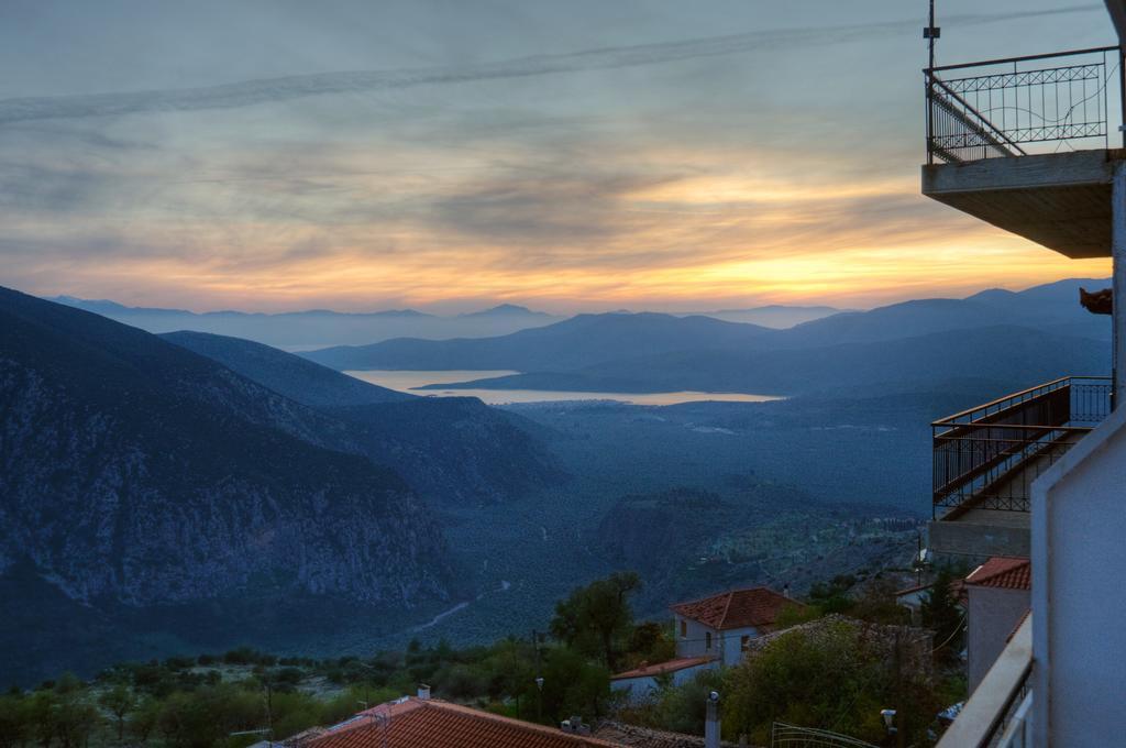 Athina Delphi