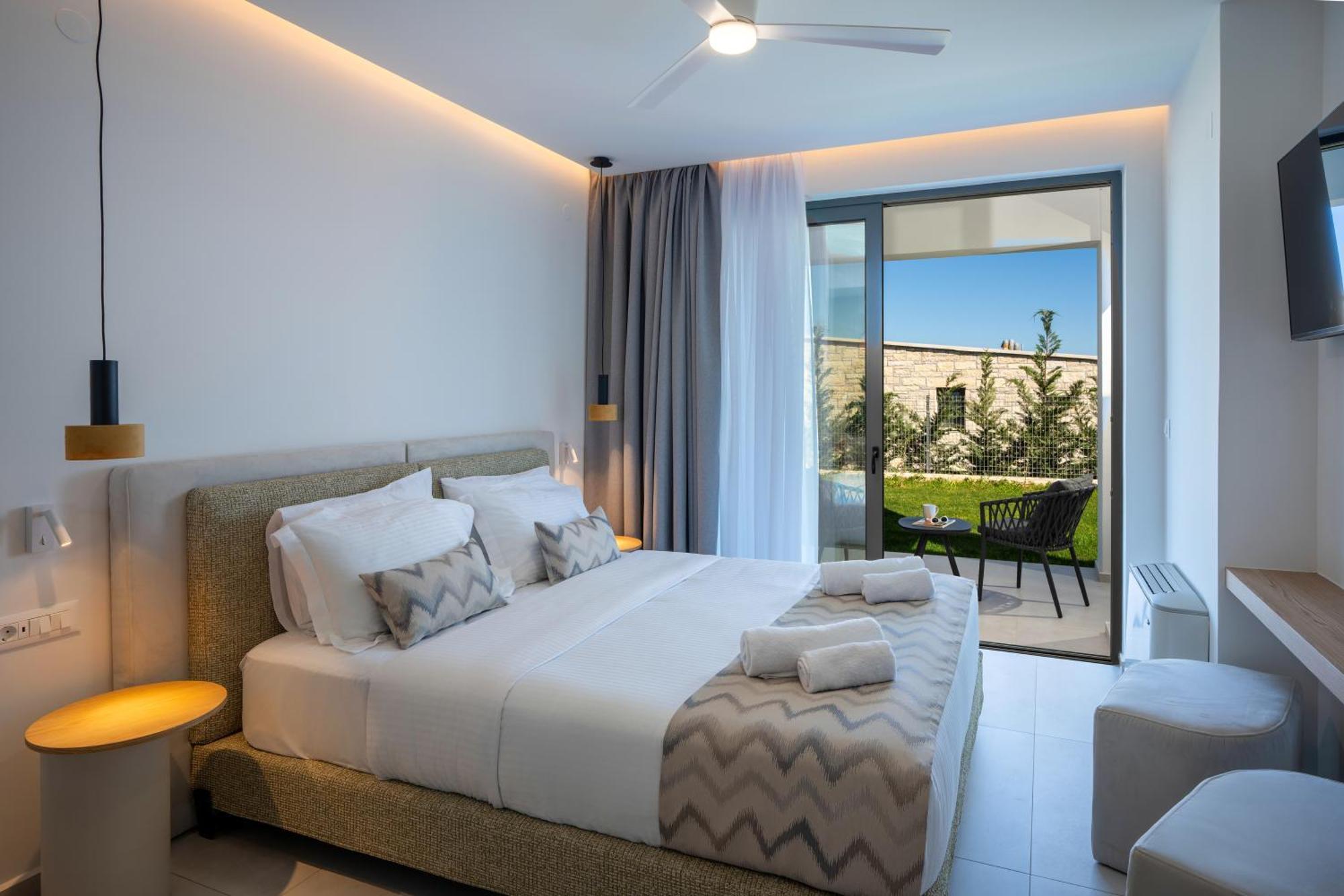 Skyline Villas, By Hellocrete Villa *