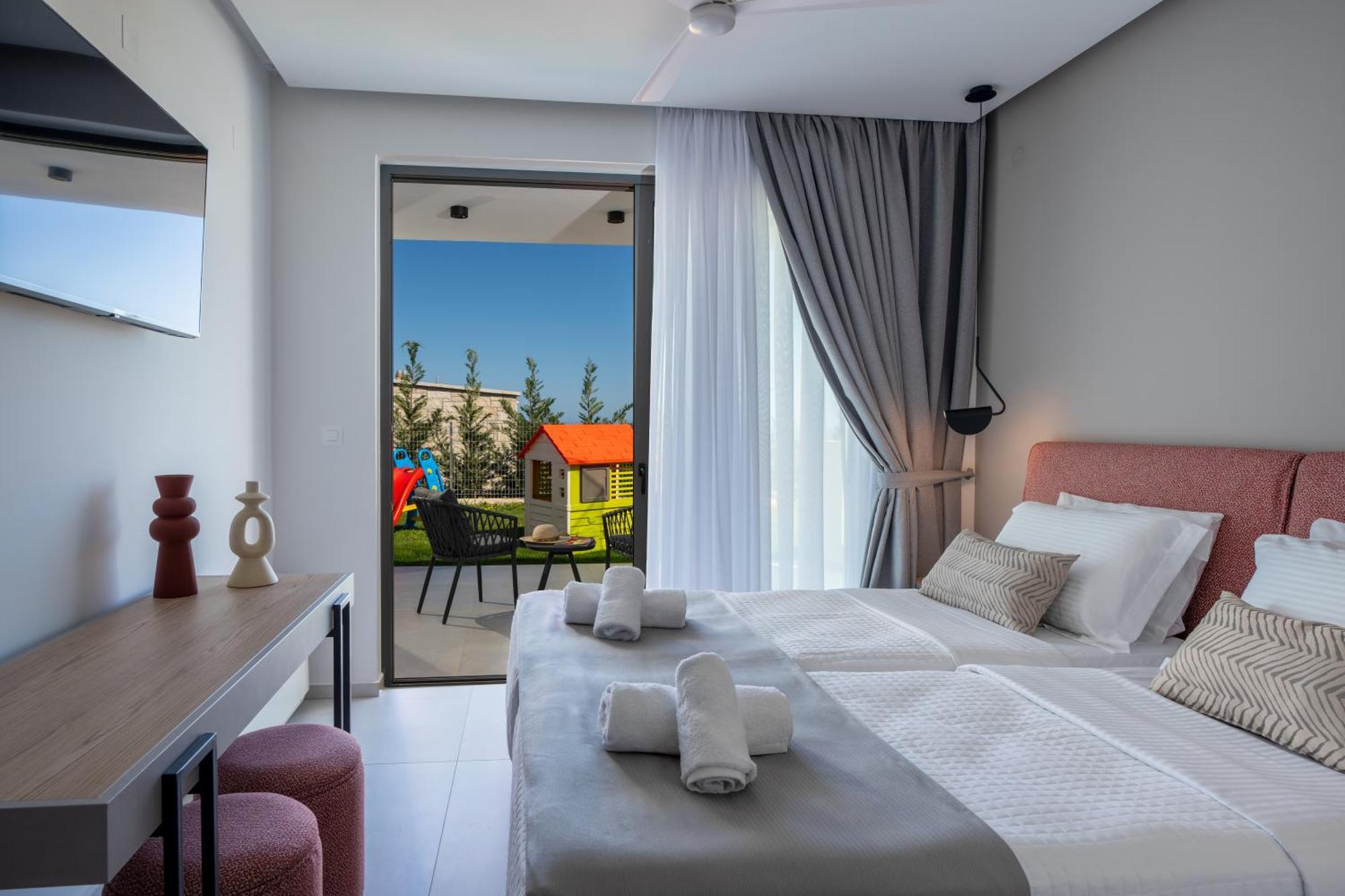 Skyline Villas, By Hellocrete Angeliana (Crete)