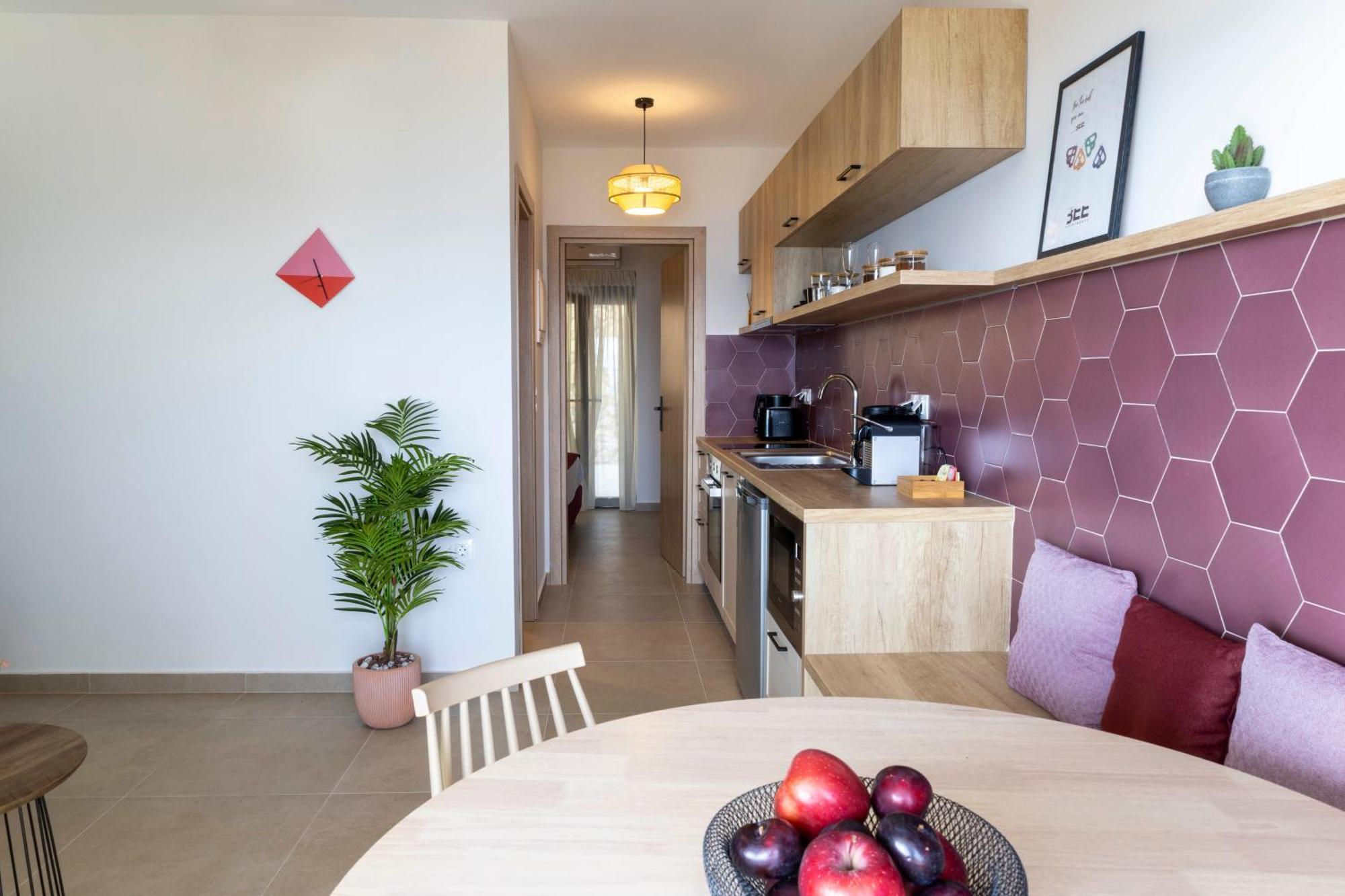 Apartment The Red Bee Nikiana