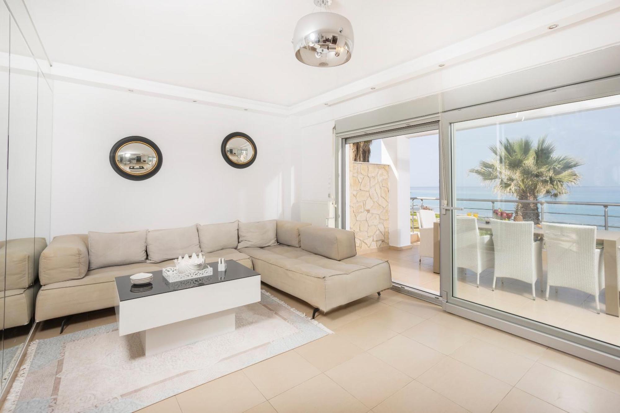 Alpha - Beachfront, Steps From Mamalouka And Blue Carpet *