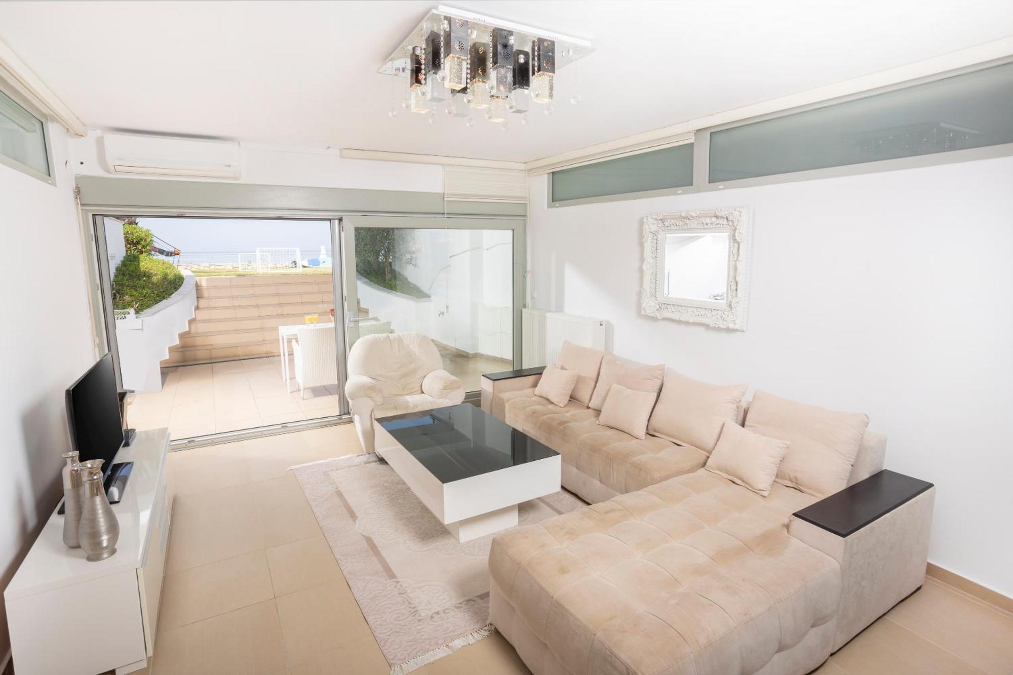 Villa Alpha - Beachfront, Steps From Mamalouka And Blue Carpet Pefkochori