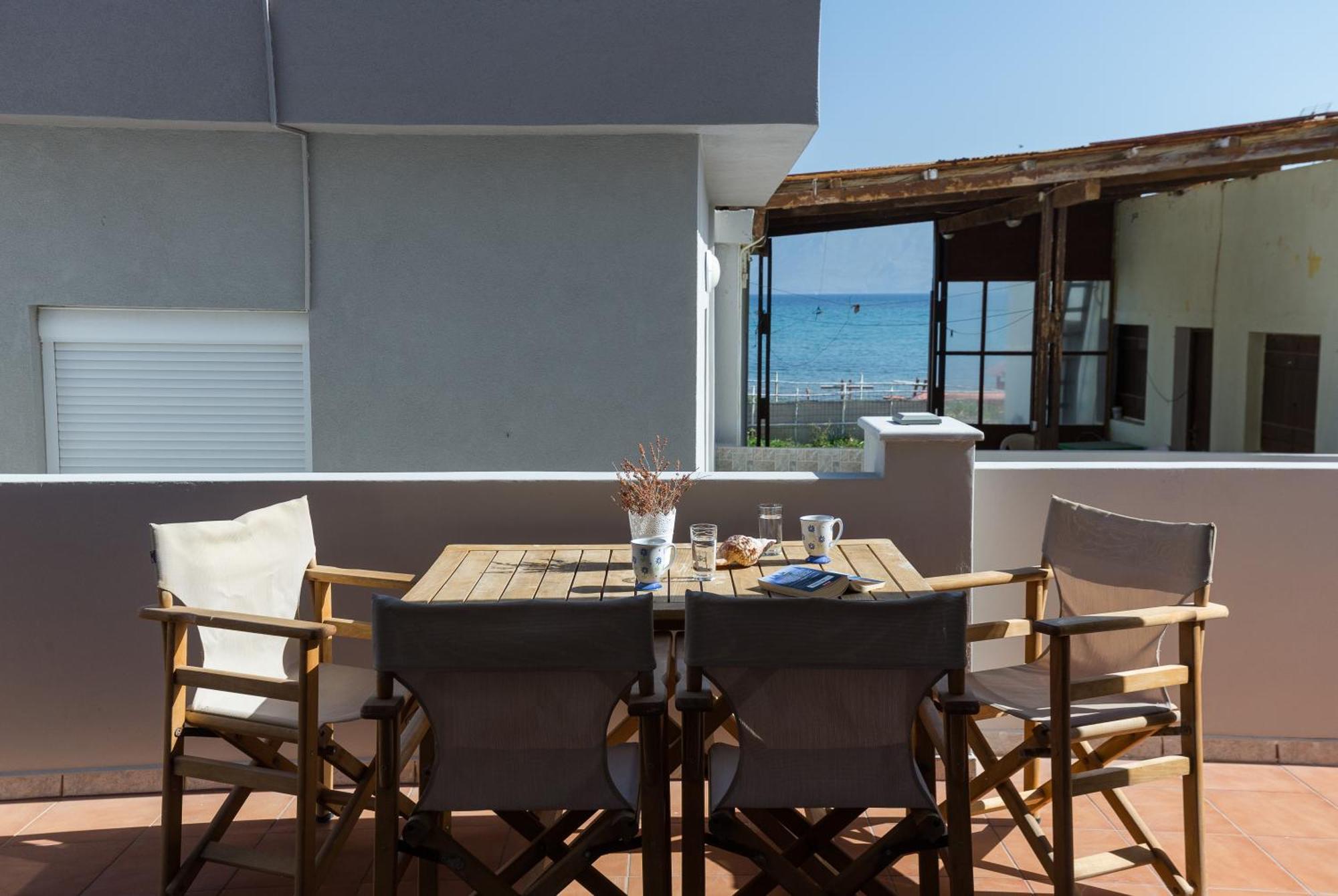 Zoe's Place - 1 Bd Beachfront Apartment *