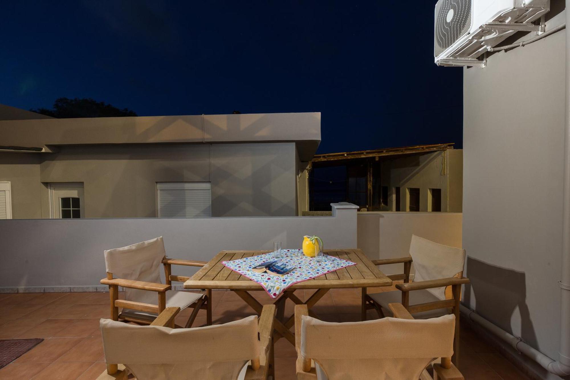Apartment Zoe's Place - 1 Bd Beachfront Kissamos