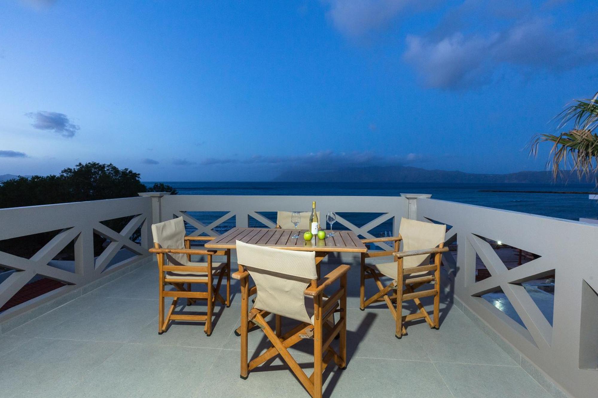 Zoe's Place - 1 Bd Loft Beachfront Kissamos