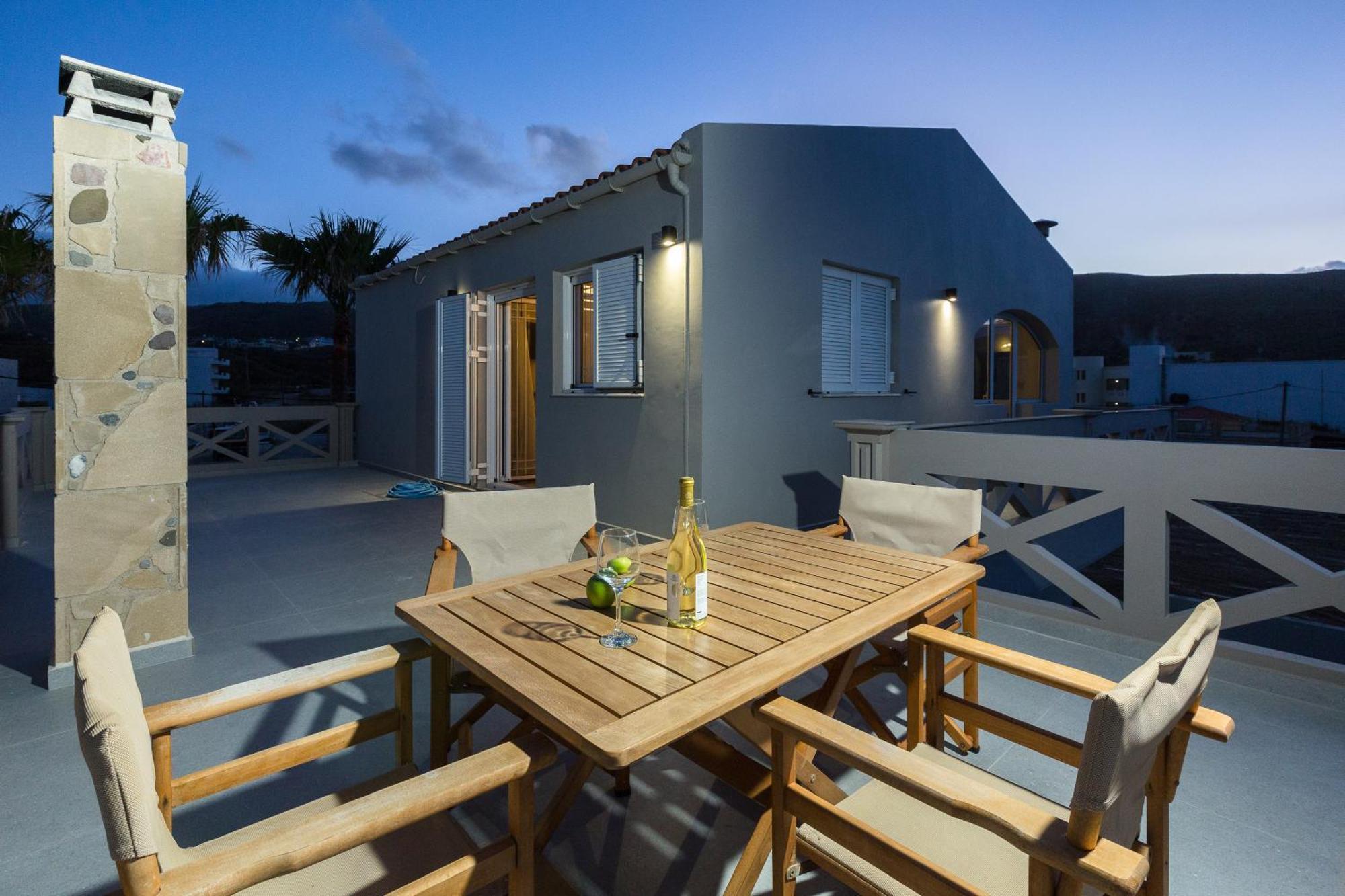 Apartment Zoe's Place - 1 Bd Loft Beachfront Kissamos