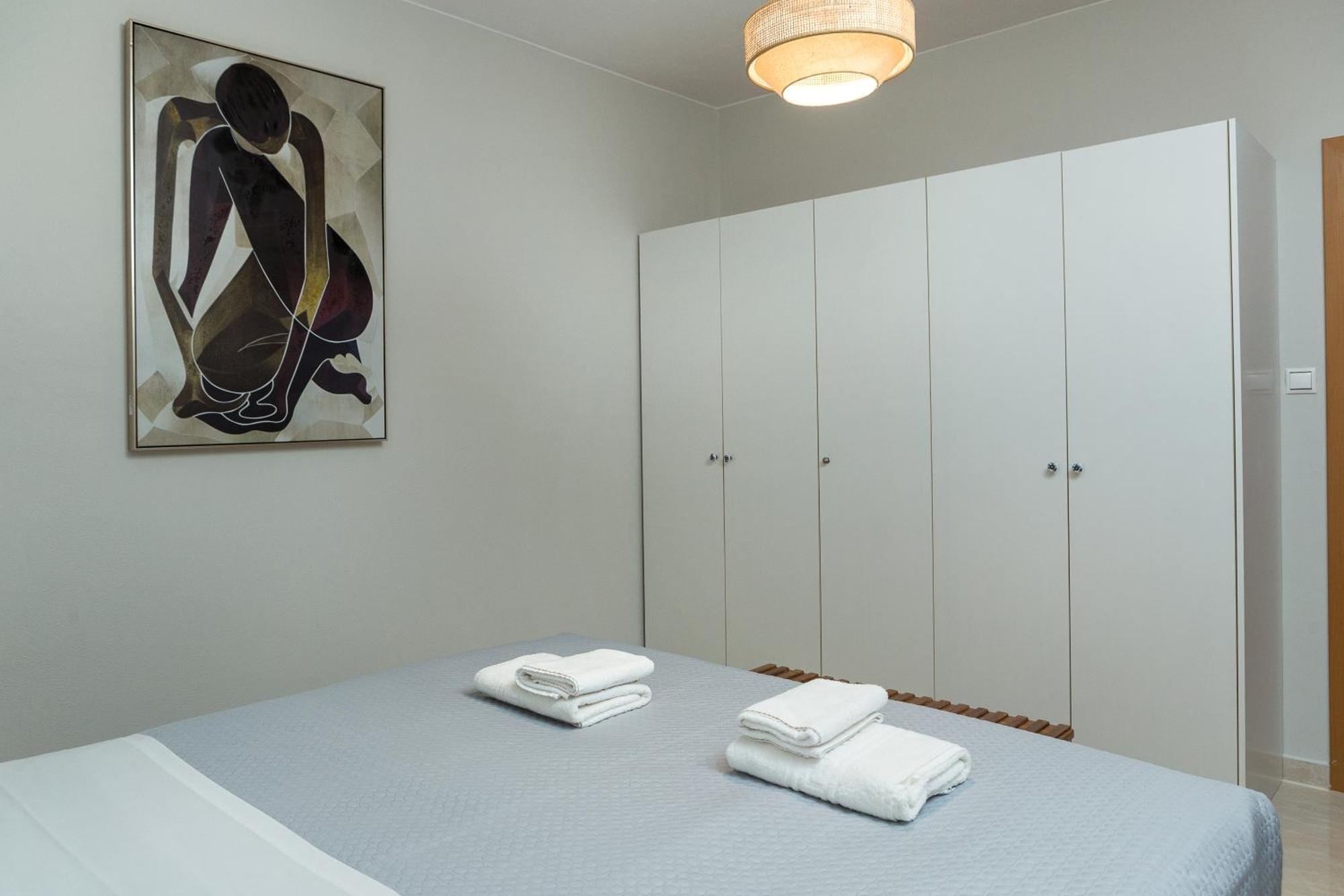 Zoe's Place - 2 Bd Beachfront Apartment *