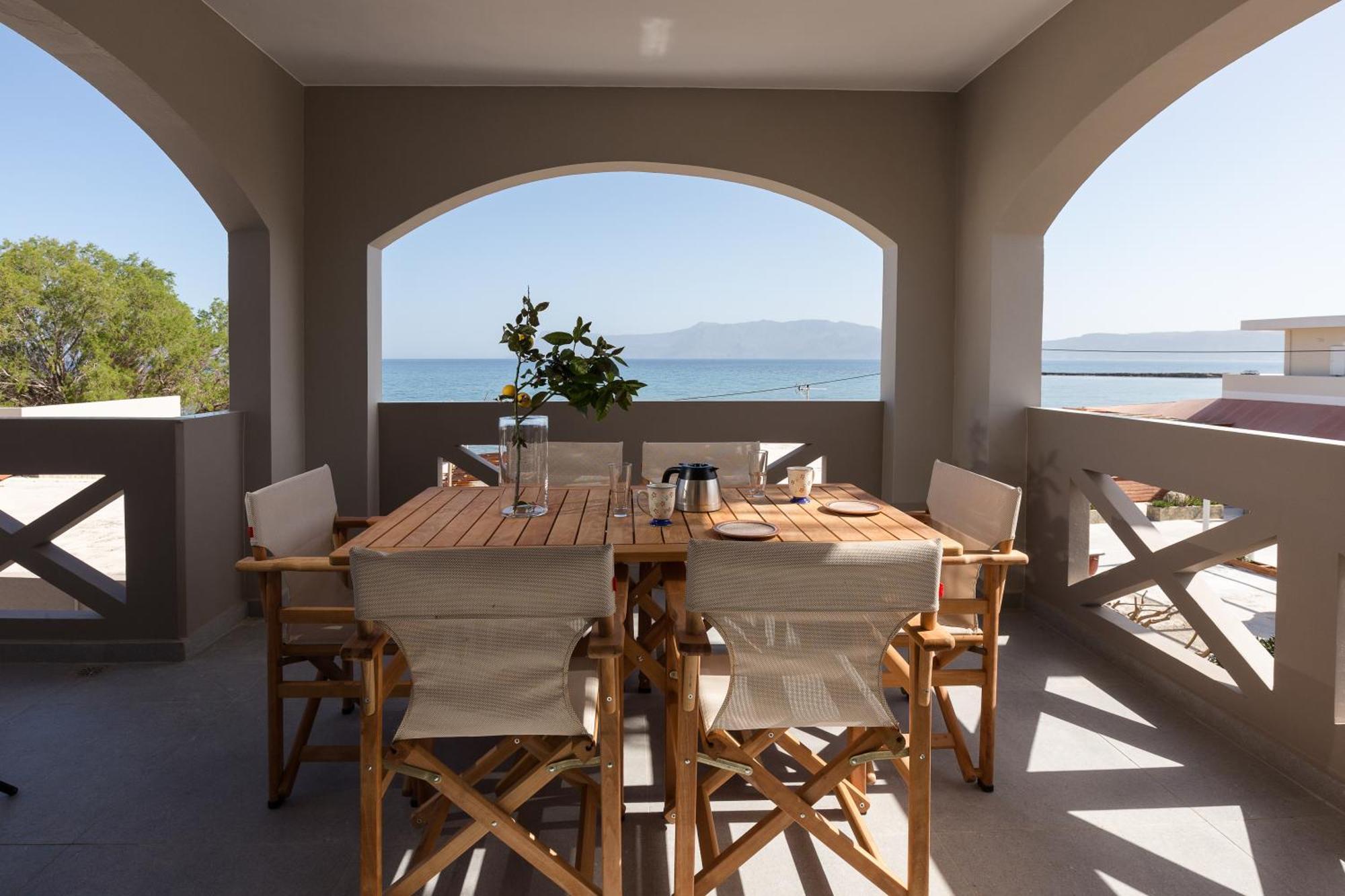 Zoe's Place - 2 Bd Beachfront * Kissamos