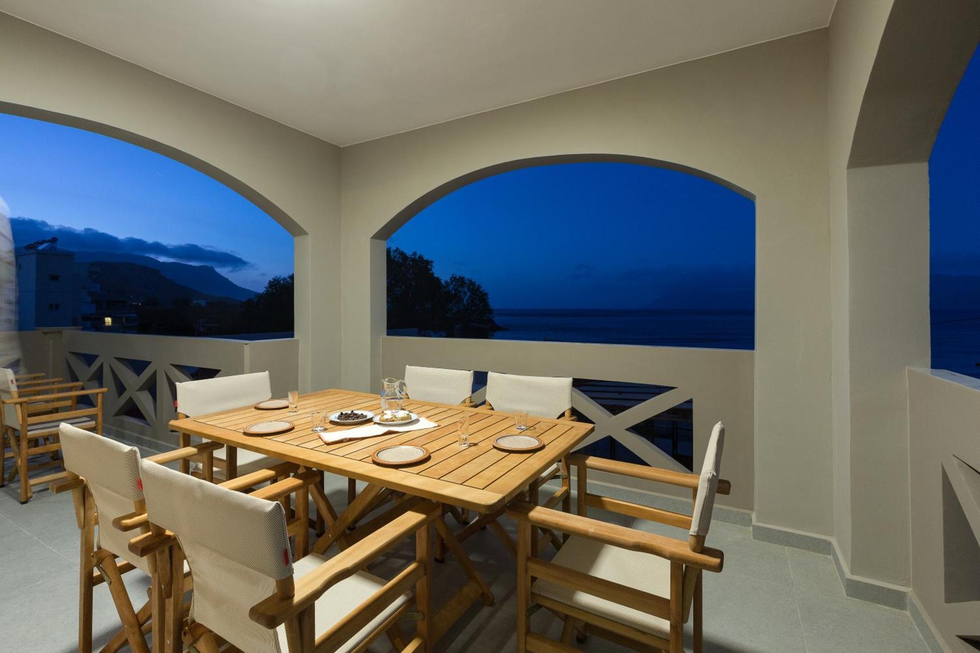 Zoe's Place - 2 Bd Beachfront Apartment Kissamos