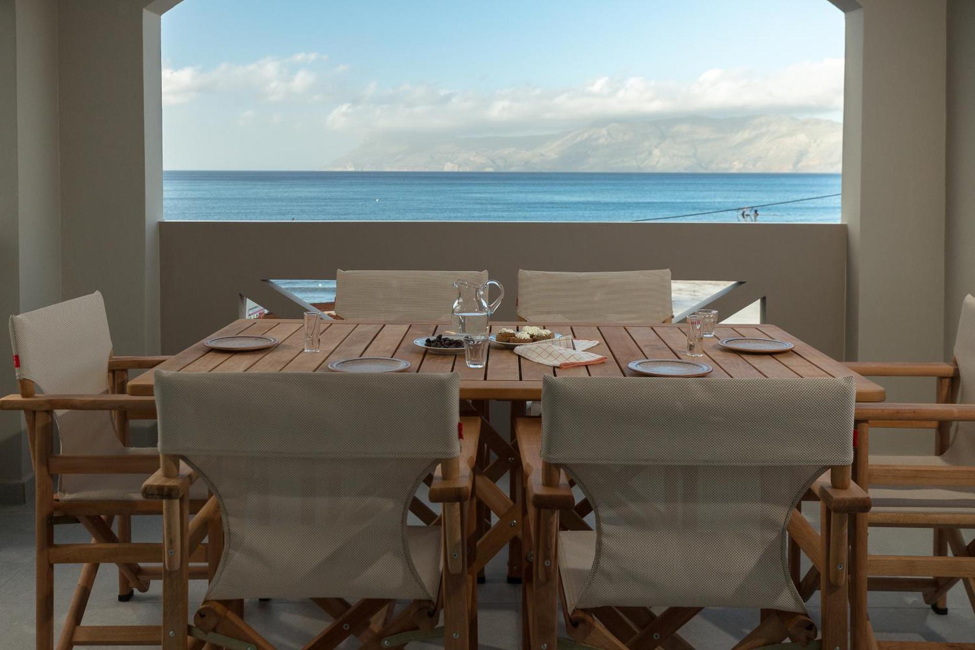 Zoe's Place - 2 Bd Beachfront