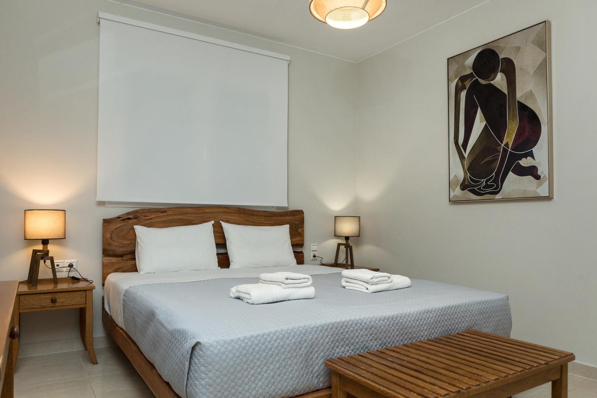 Zoe's Place - 2 Bd Beachfront Apartment Kissamos