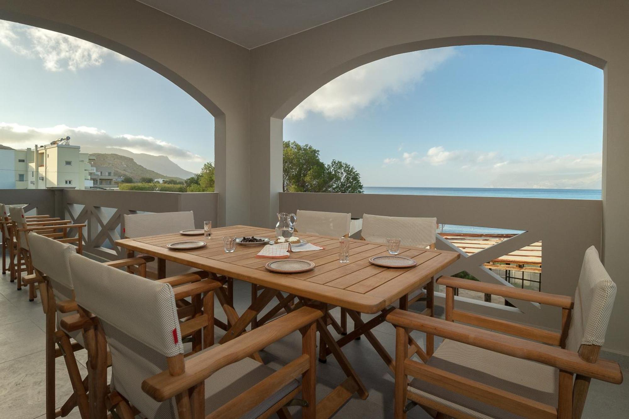 Zoe's Place - 2 Bd Beachfront Apartment Kissamos