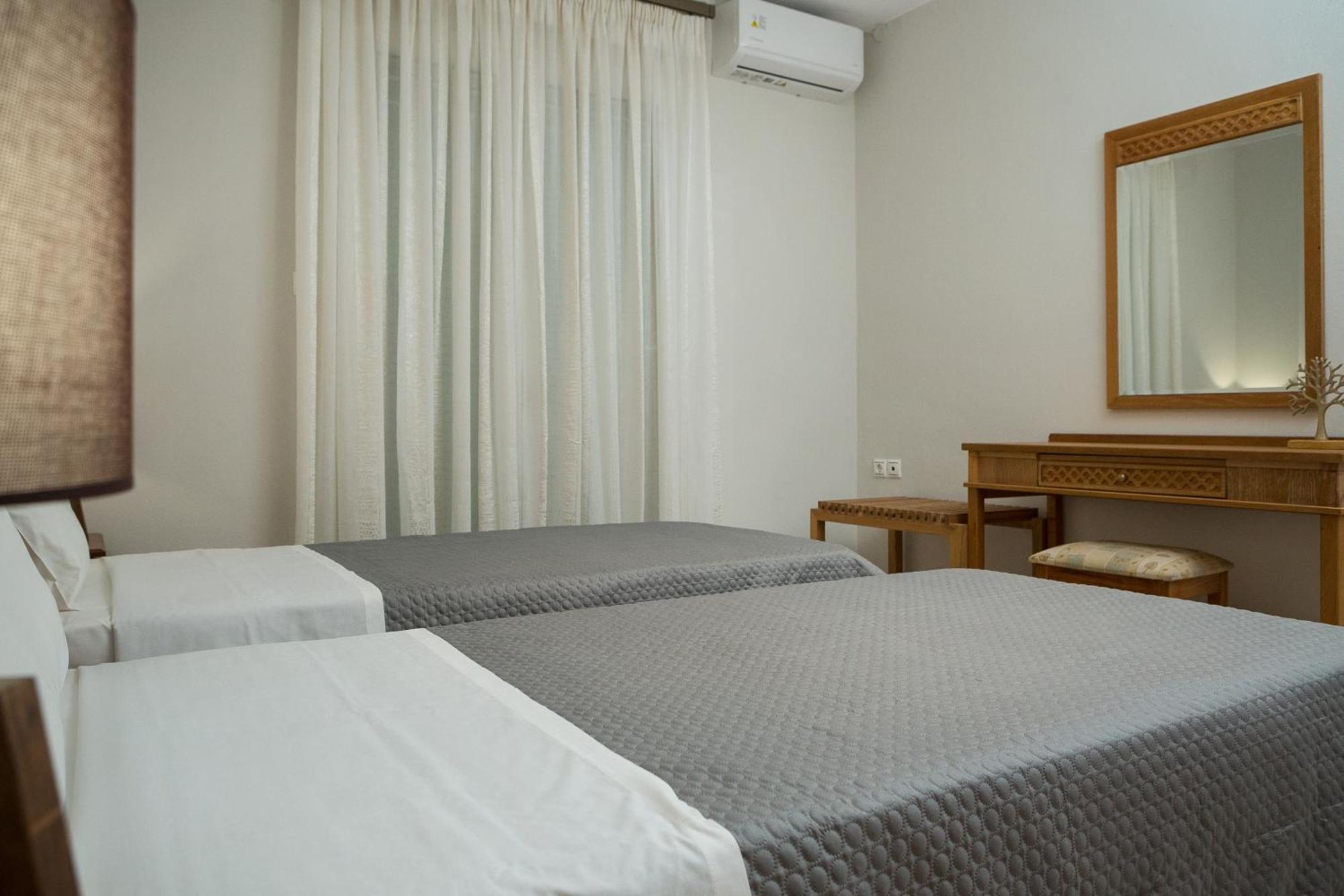 Zoe's Place - 2 Bd Beachfront Kissamos