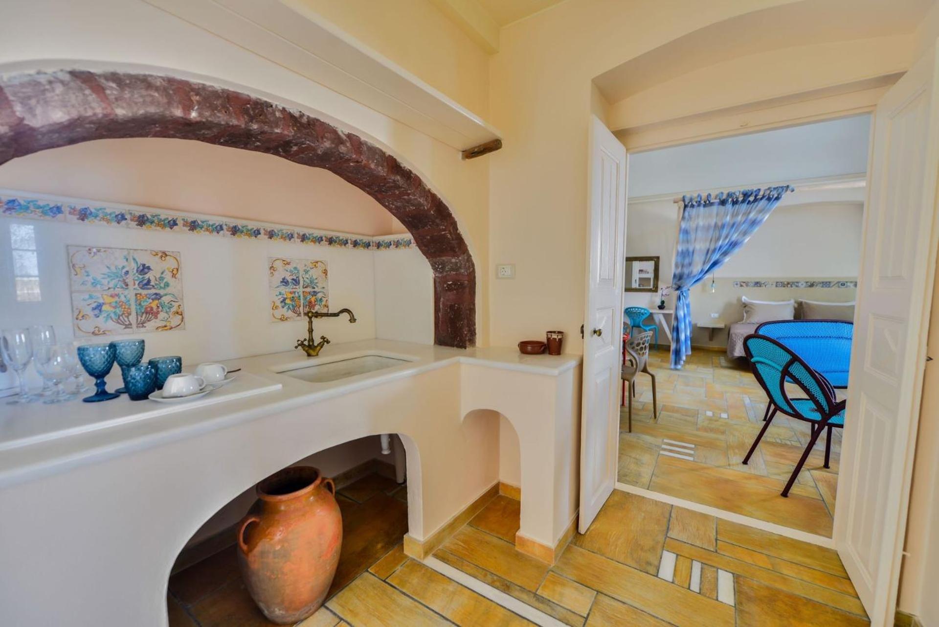 Villa Magnificent Santorini | 3 Bedrooms | Royal | Beautiful Caldera View With 2 Outdoor Hot Tubs |