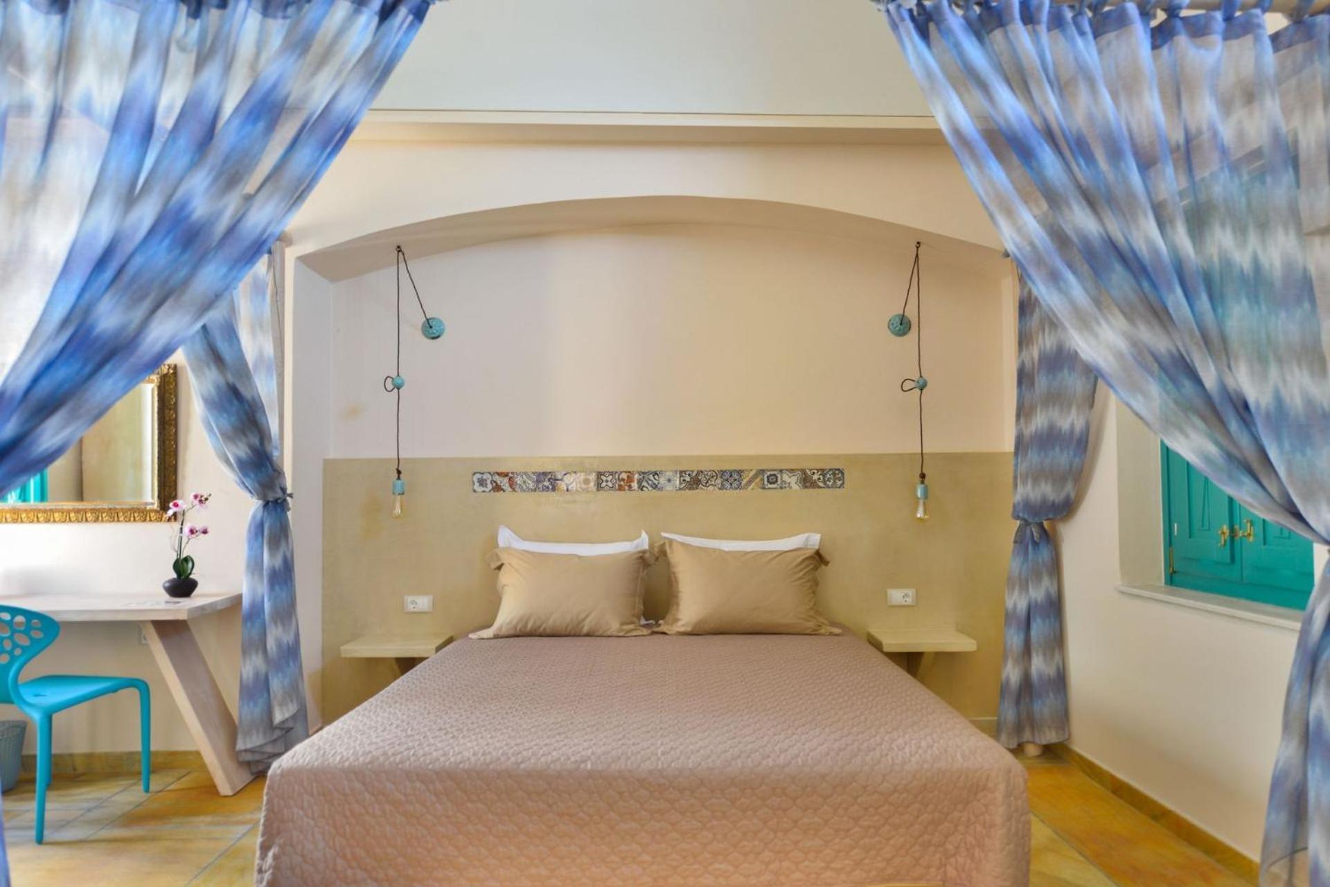 Villa Magnificent Santorini | 3 Bedrooms | Royal | Beautiful Caldera View With 2 Outdoor Hot Tubs | *