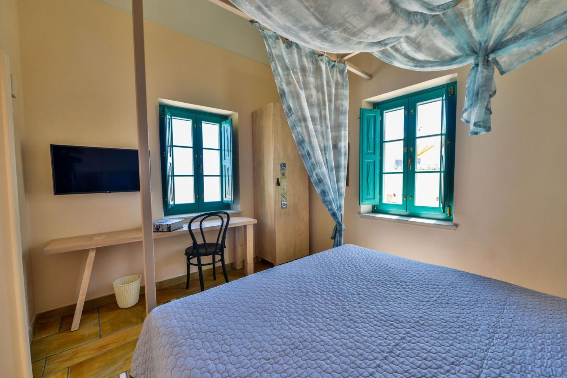 Magnificent Santorini | 3 Bedrooms | Royal | Beautiful Caldera View With 2 Outdoor Hot Tubs | * Oia (Santorini)