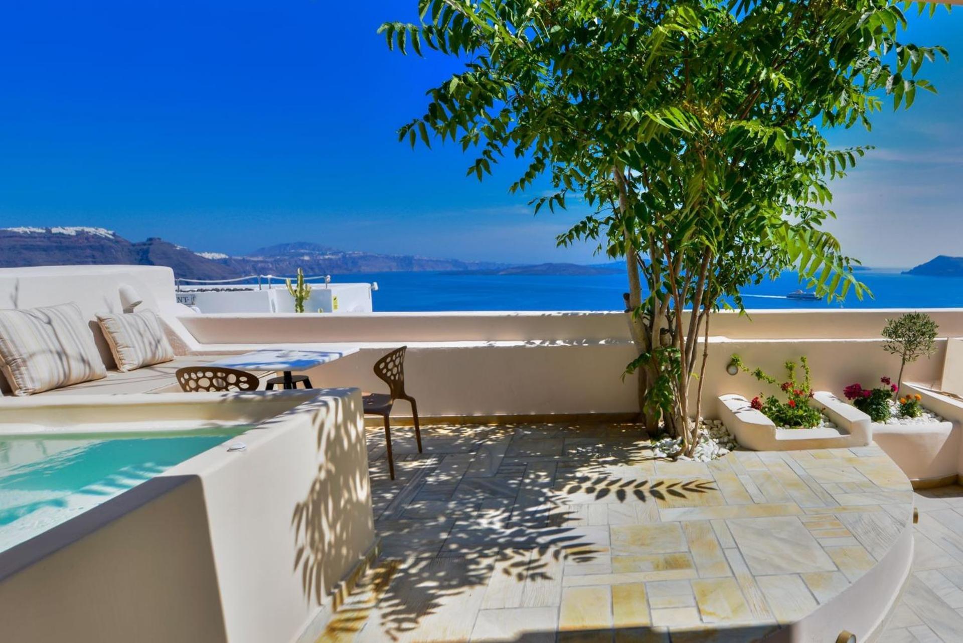 Magnificent Santorini | 3 Bedrooms | Royal | Beautiful Caldera View With 2 Outdoor Hot Tubs | Villa Oia (Santorini)
