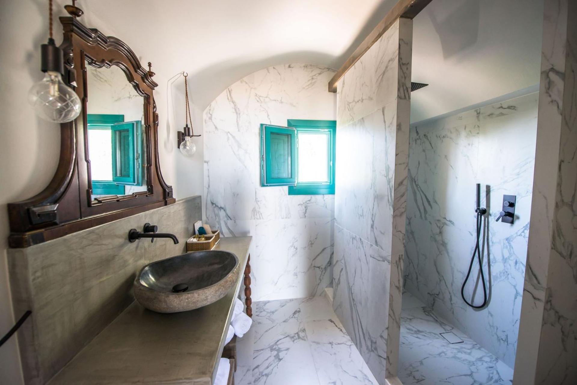 Magnificent Santorini | 3 Bedrooms | Royal | Beautiful Caldera View With 2 Outdoor Hot Tubs | *