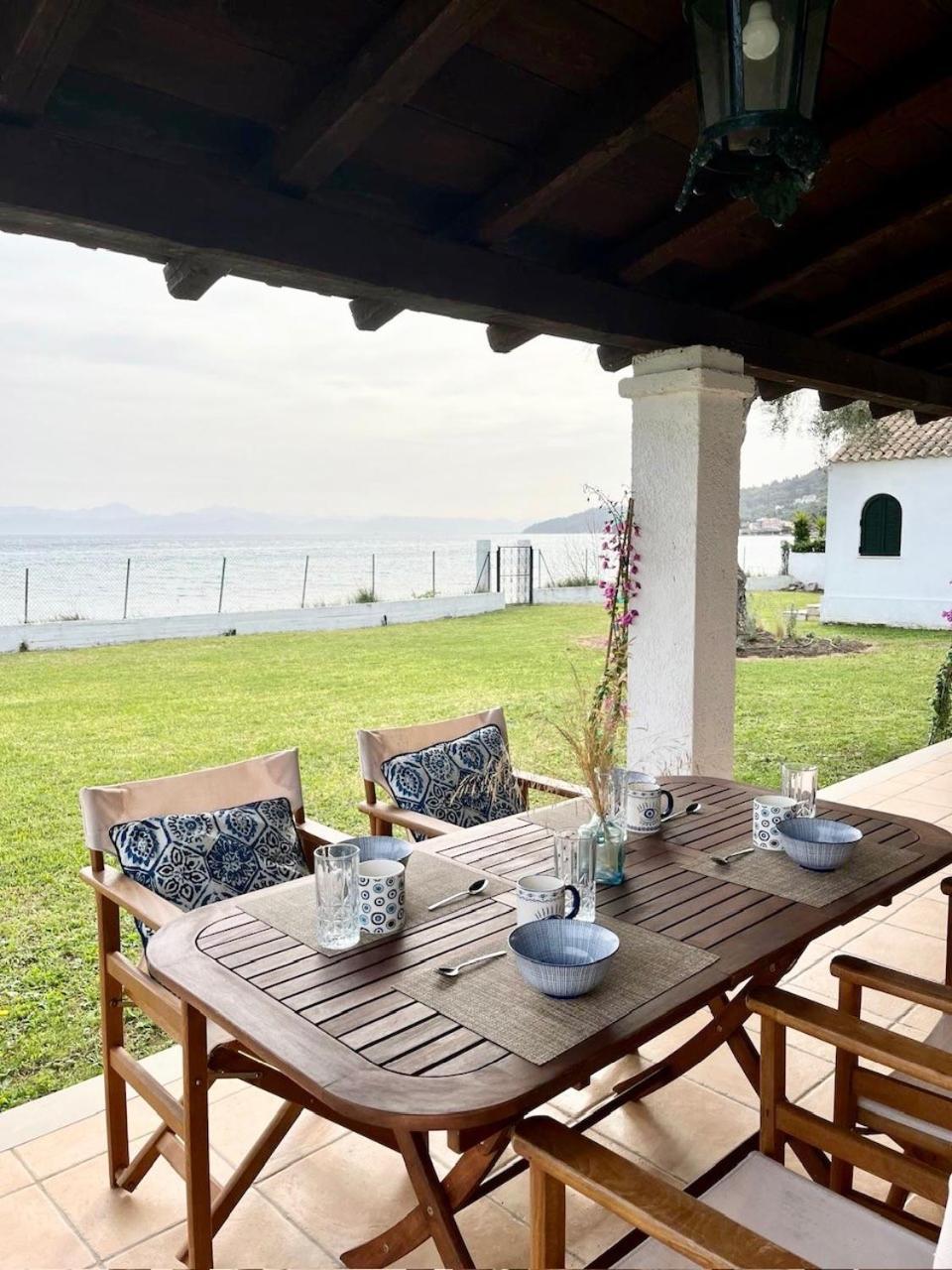 Villa Beachfront With Garden - Valentine Corfu