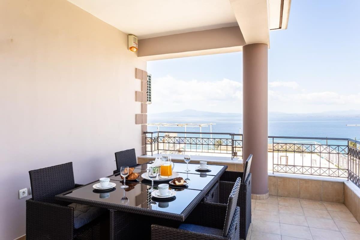 Beachside Getaway With Panoramic Seaviews
