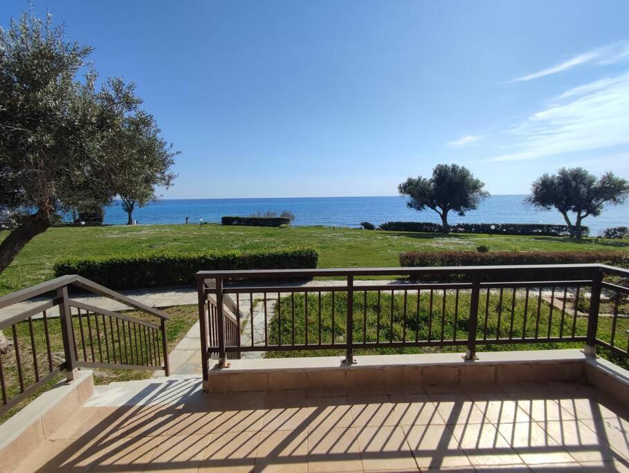 Beachfront Charming Maisonette Mola Kalyva