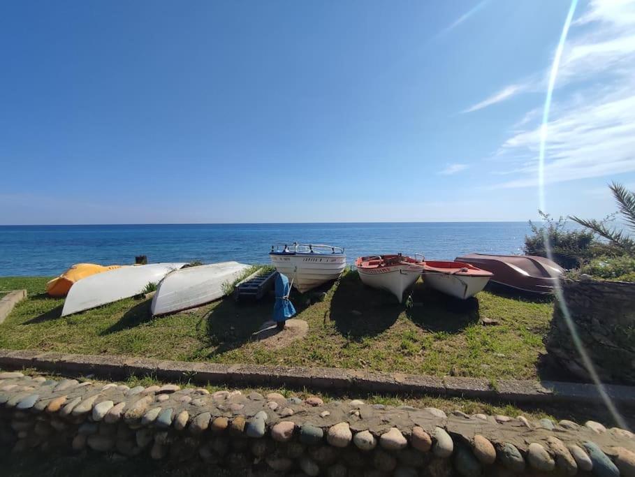 Beachfront Charming Maisonette Mola Kalyva
