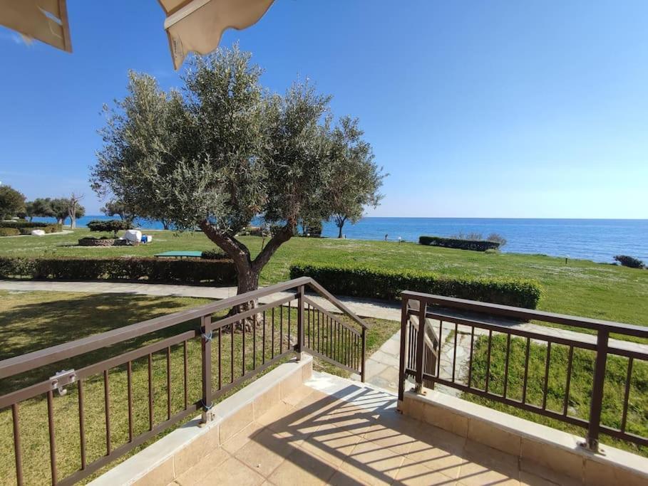 Beachfront Charming Maisonette * Mola Kalyva