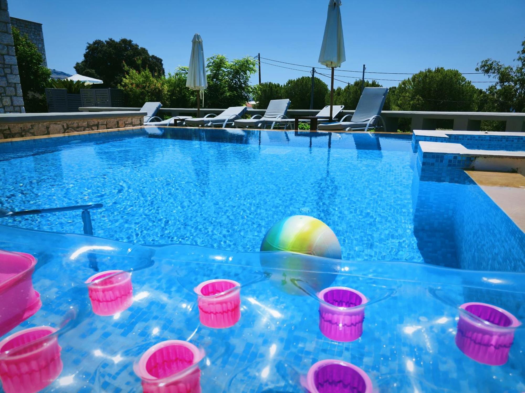 Villa Costamare - Enjoy Lazy Days On The Private Pool-Jacuzzi *