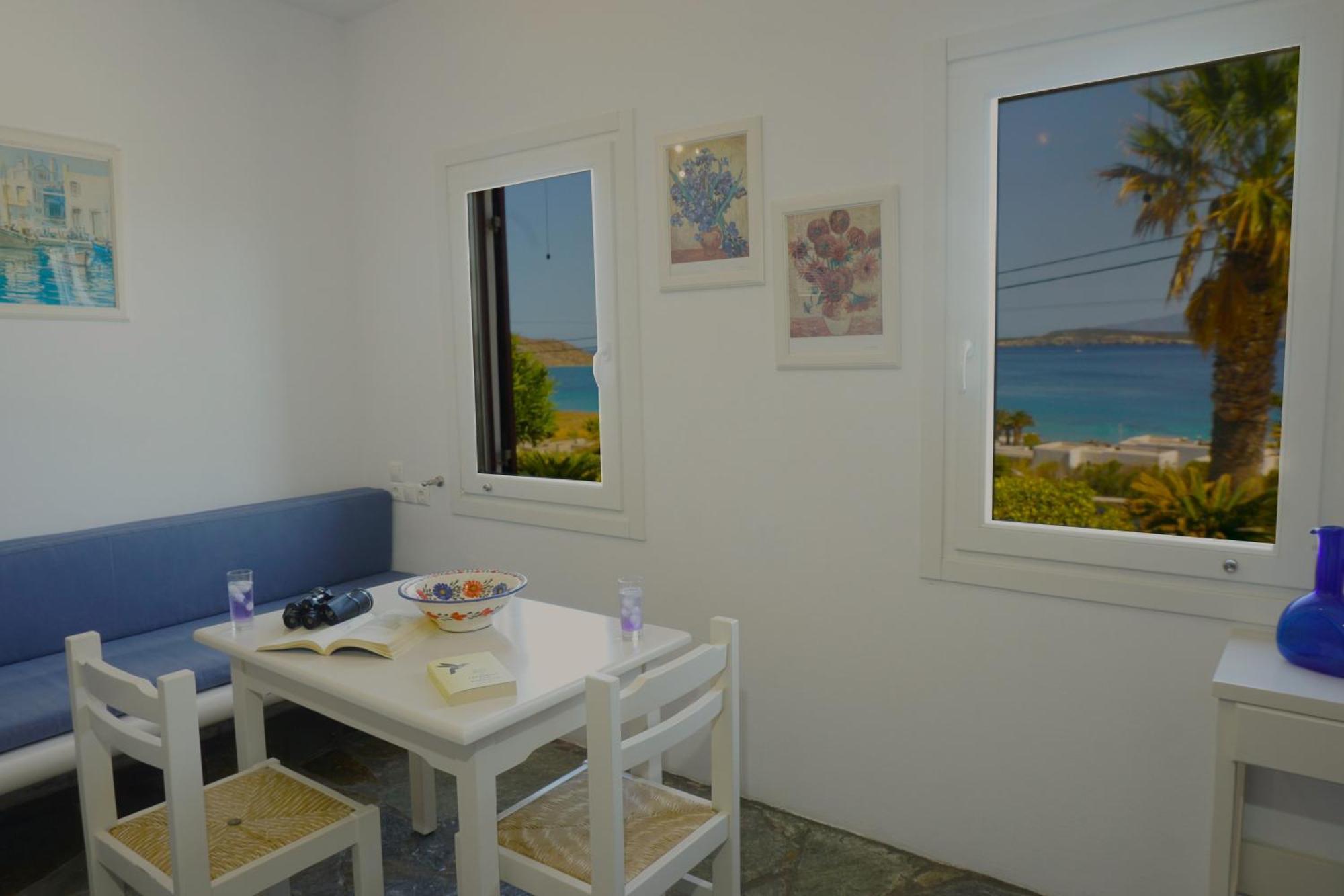 Playera Holiday home *