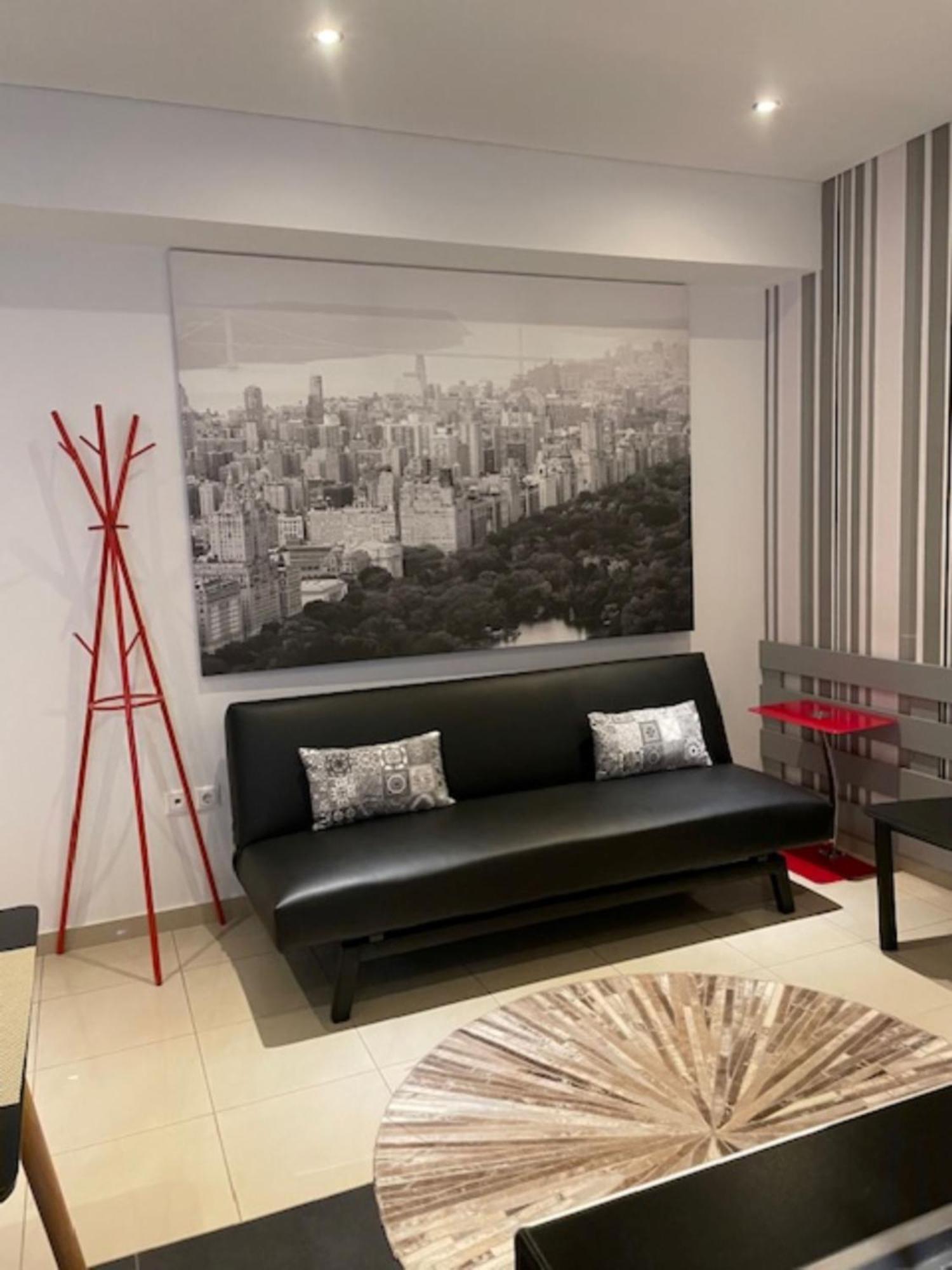 Urban Apartment *