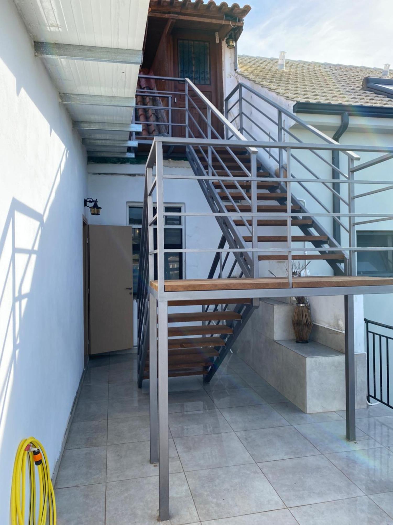 Giorgos House Attic Apartment