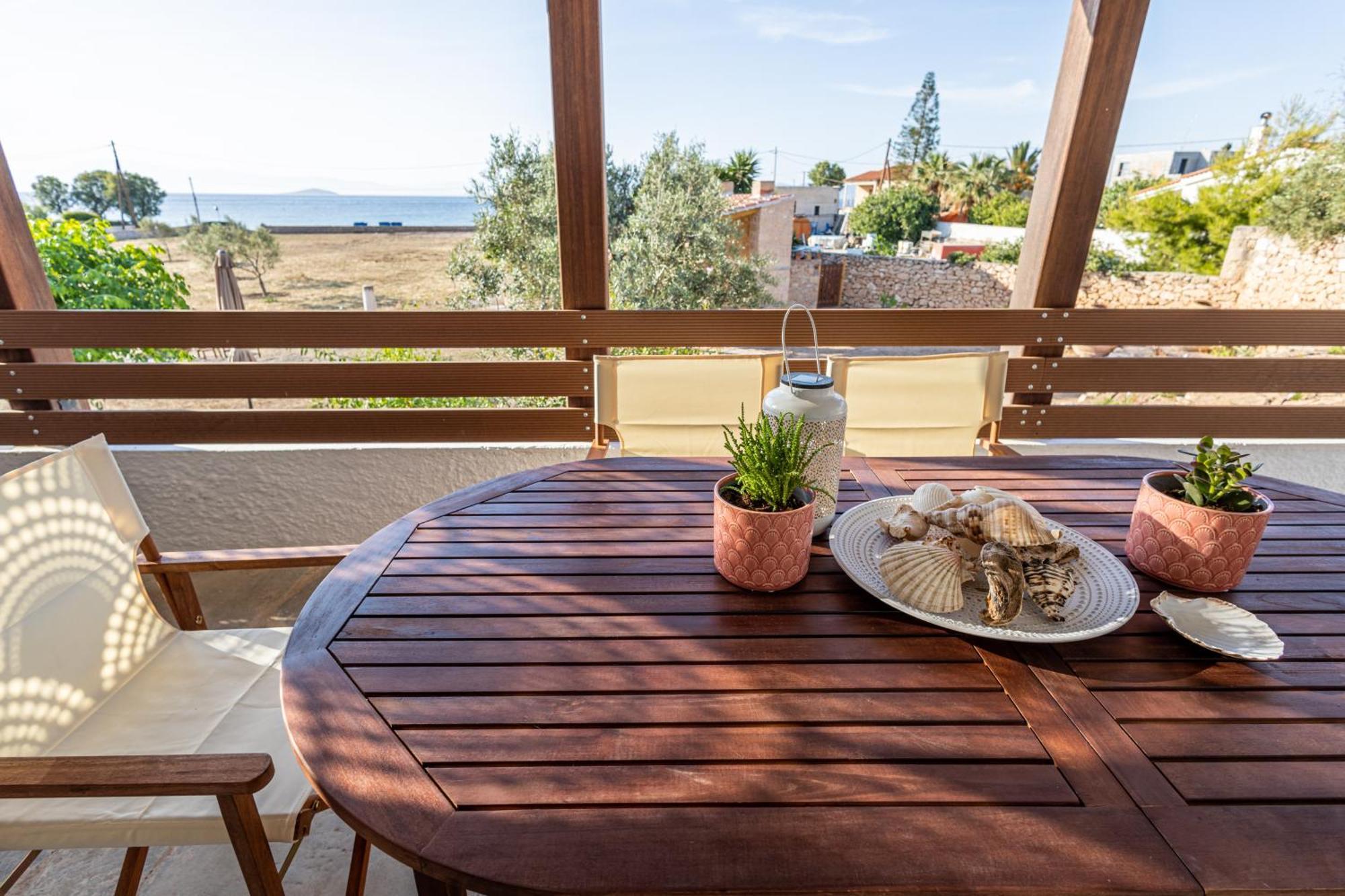 Plakakia Beachfront View Apartment Aegina