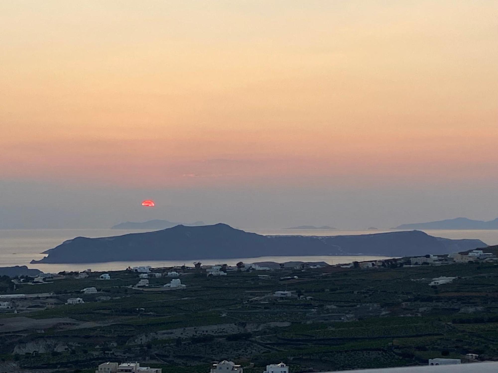 Holiday home Ena Santorini *
