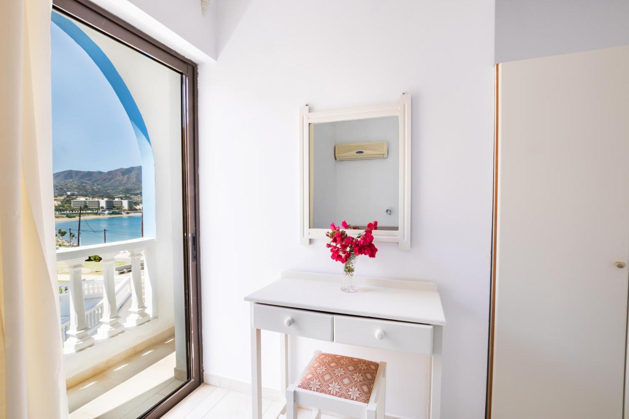 P I G A D I A B A Y Karpathos Town (Pigadia)