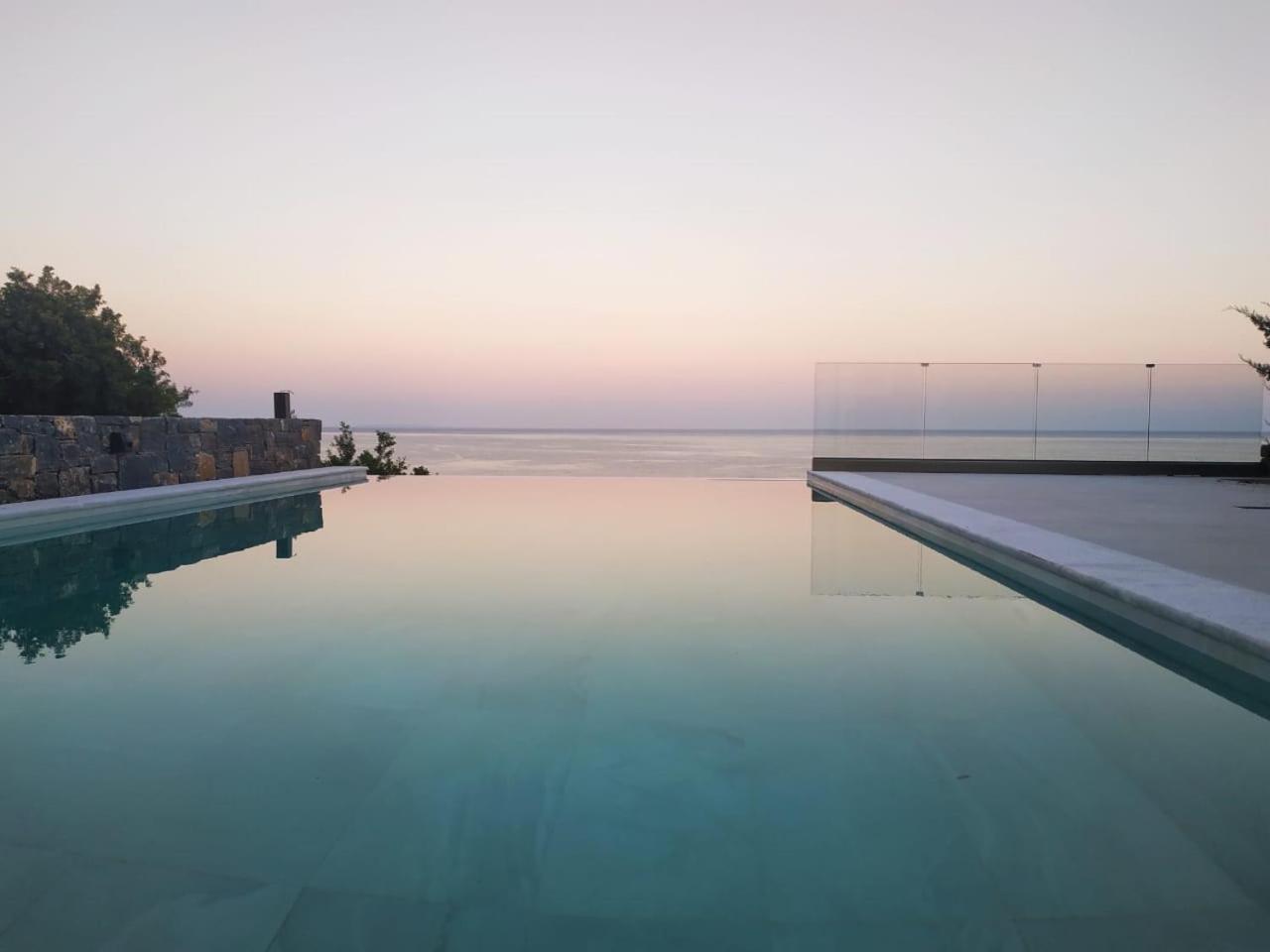 Ethereal Southcrete Holiday home *
