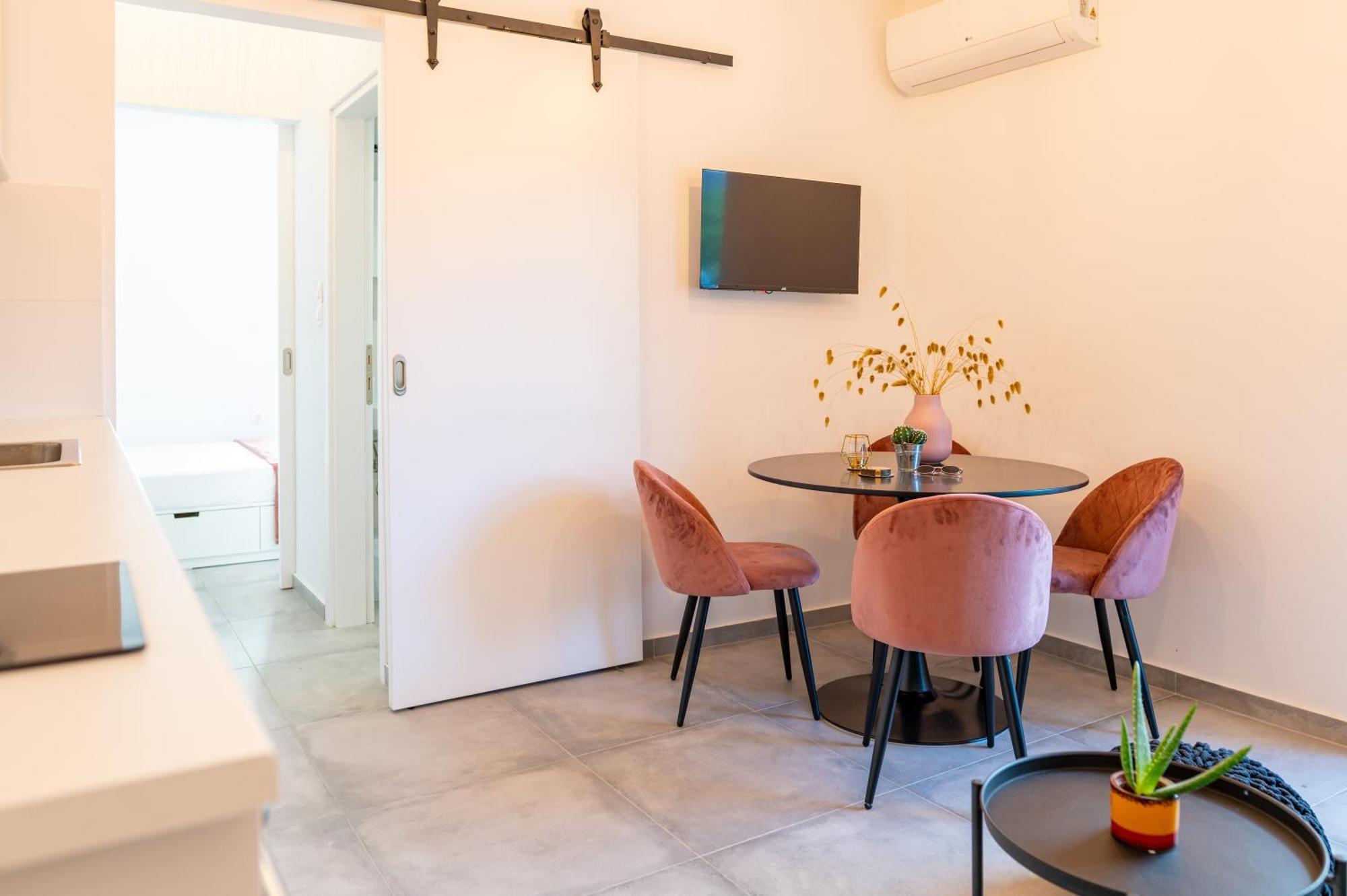 Cozy & Chic - 1 Bd In Kos Apartment *