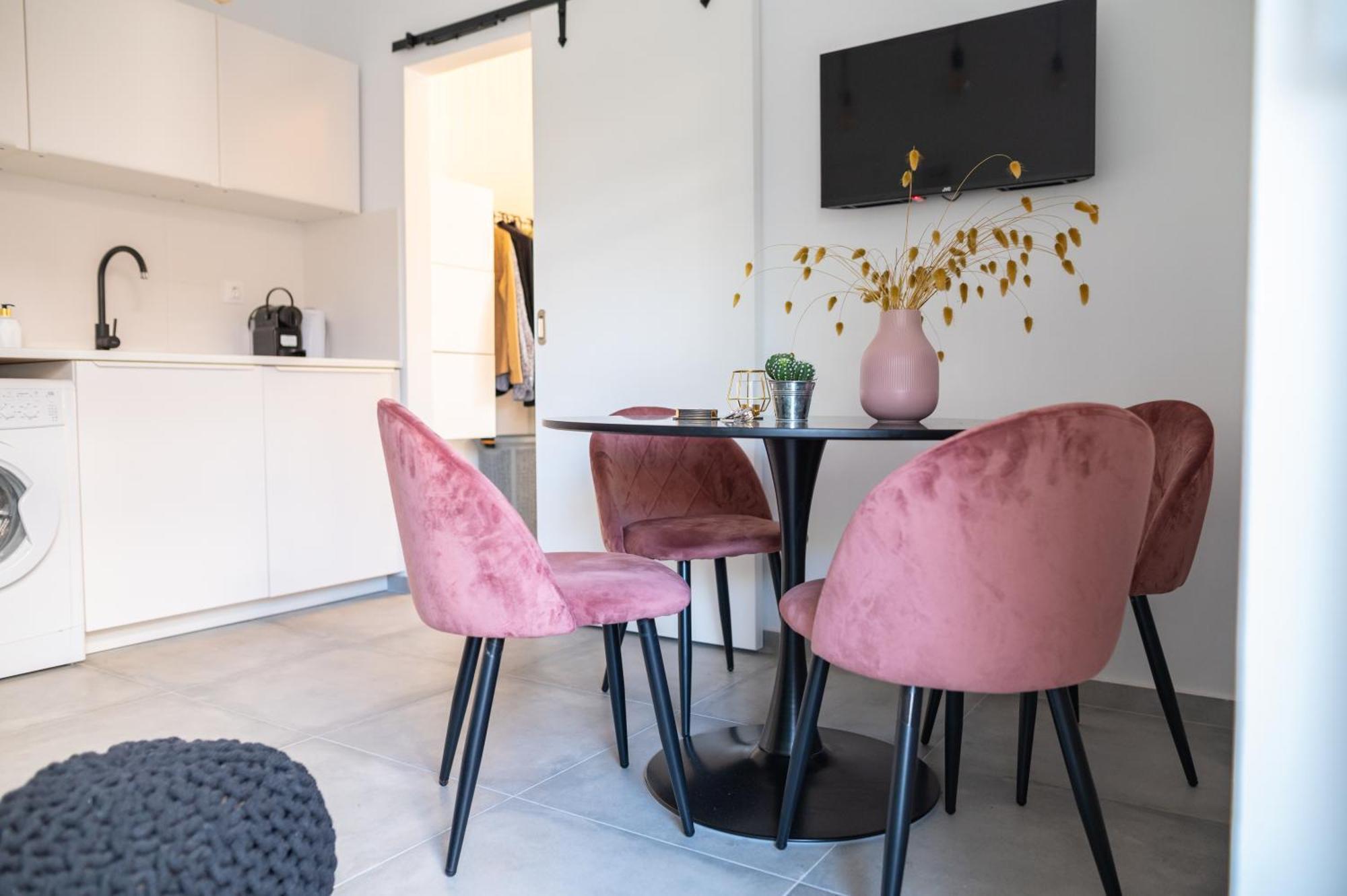 Cozy & Chic - 1 Bd In Kos Apartment